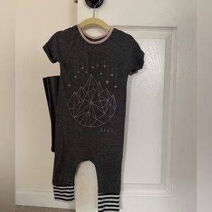 Rags to Raches Short Sleeve Romper | 18-24M | Geometric Mountain Print